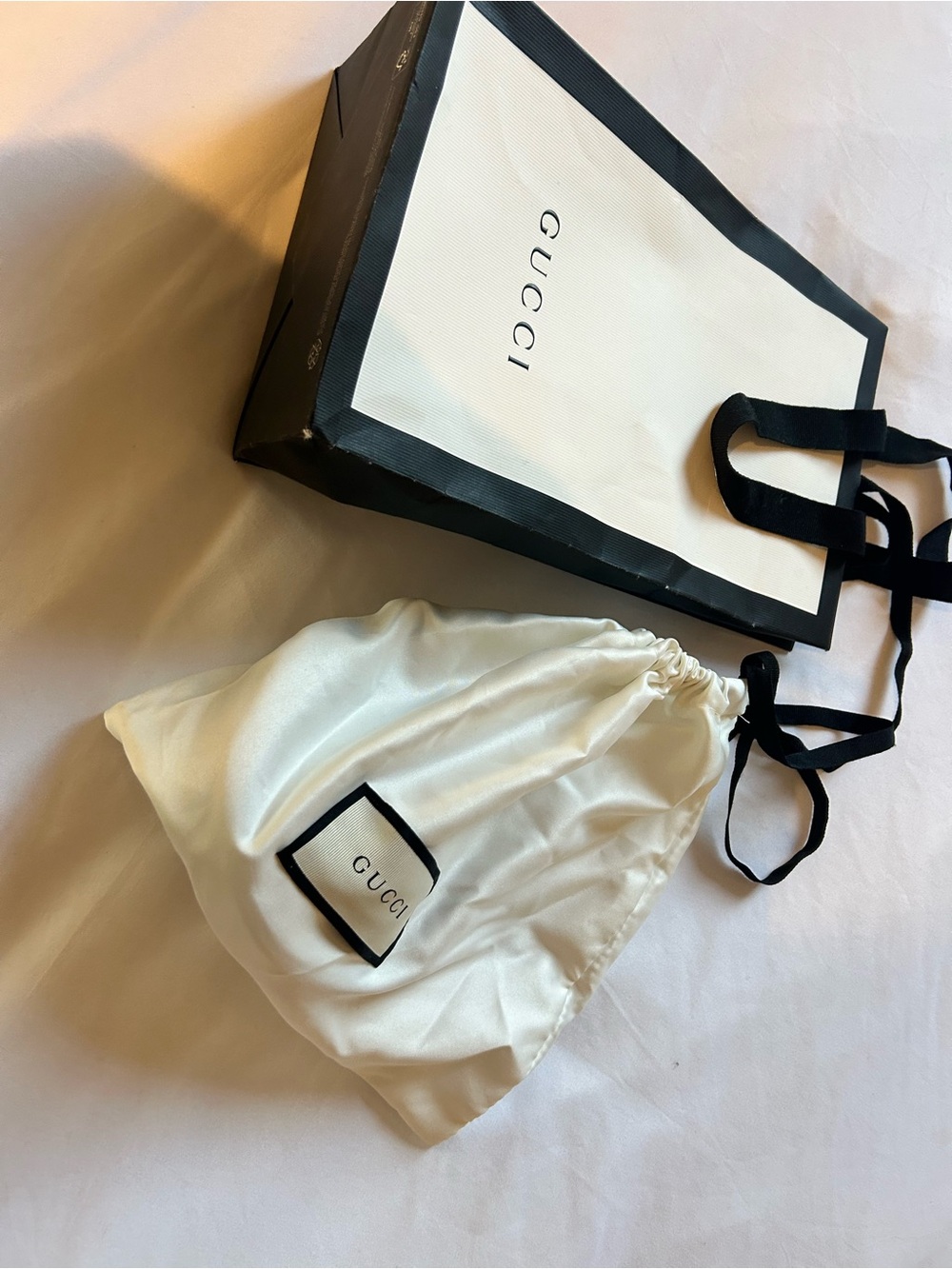 Gucci Black Leather Strap Belt with Subtle Gold Accents - Picture 4 of 6